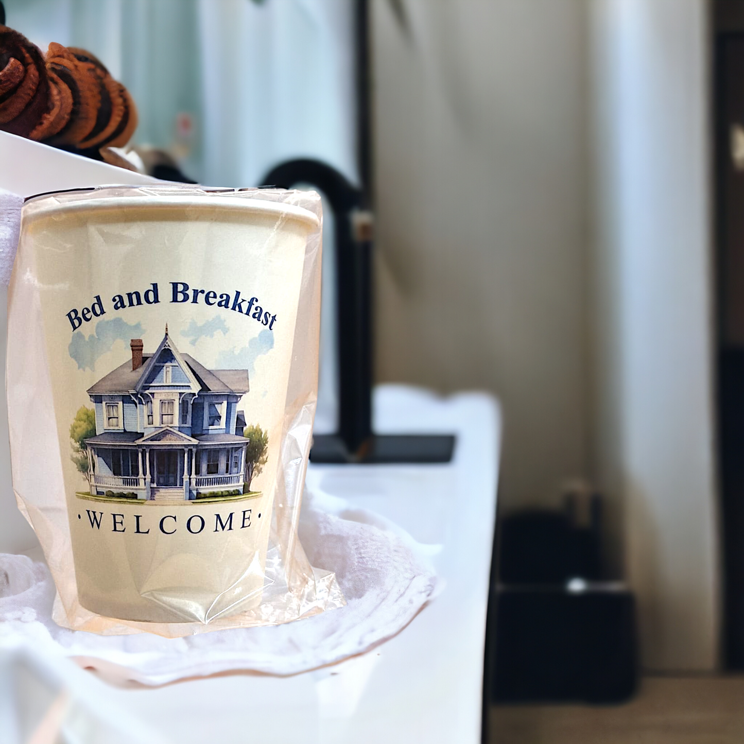 Eleva l'ospitalità del tuo B&B con il Bicchiere Personalizzato Welcome di MeCup imbustato singolarmente